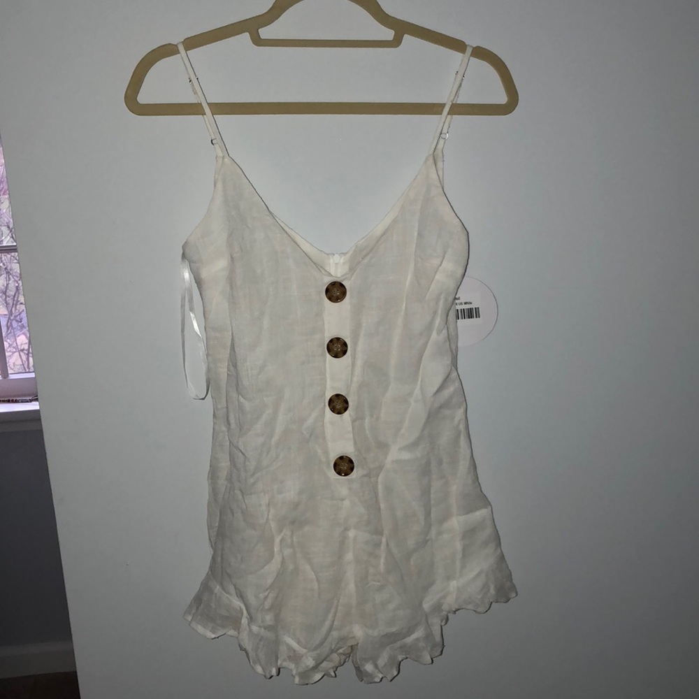 White romper - Picture 2 of 3
